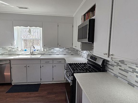 5th image of 136 Stratford Rd