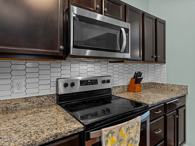 411 Palisades Way — Photo 15