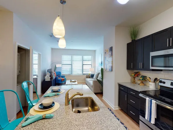 401 Race St #332, Philadelphia, PA 19106