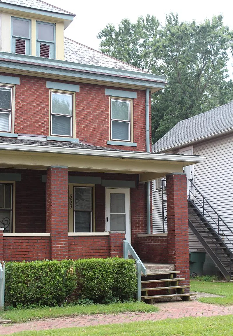 3 bed, 1000 sqft, $1,300 — Photo 1