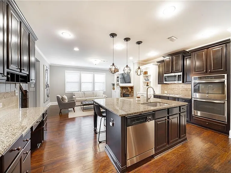 7740 Stratford Ln — Photo 10