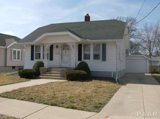 1113 S 6th St, Pekin, IL 61554