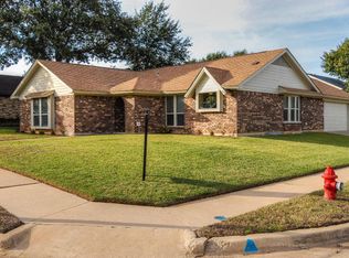 3125 Sugar St, Bedford, TX 76021