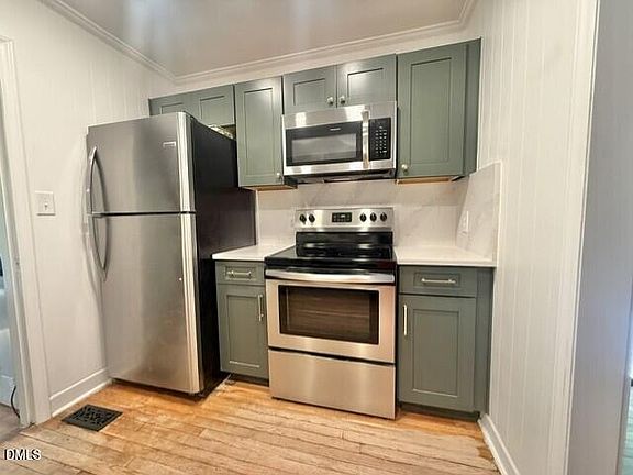 4th image of 320 Burnett Circle Ext