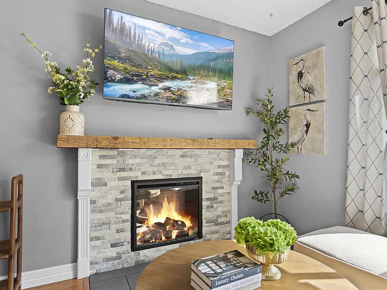 Hearthwood Ln — Photo 7