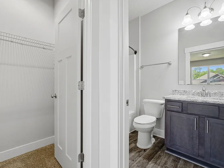 425 Pemberton Ln — Photo 31