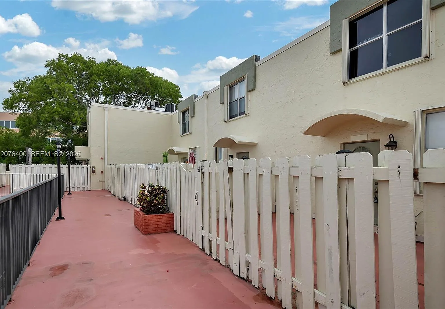 Northgate Townhouse Condo — Photo 2