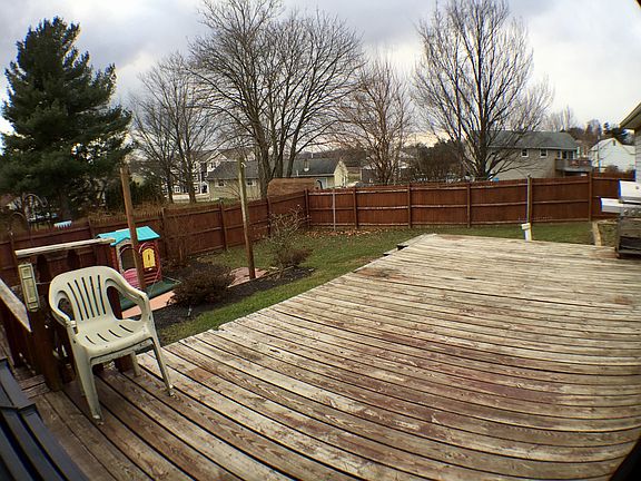 Deck / partially fenced yard