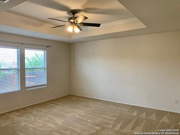 5th image of 213 Willow Blf