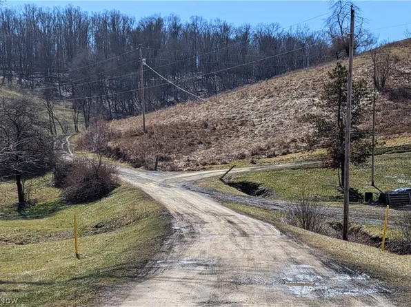 Wolf Rd SW, Pt Washington, OH 43837