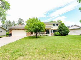3134 Rivershore Dr, Moorhead, MN 56560