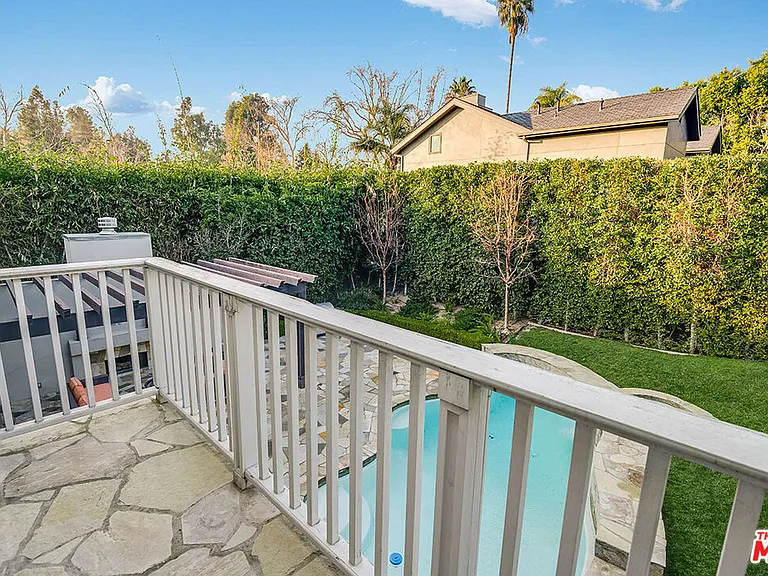 10161 Valley Spring Ln — Photo 30