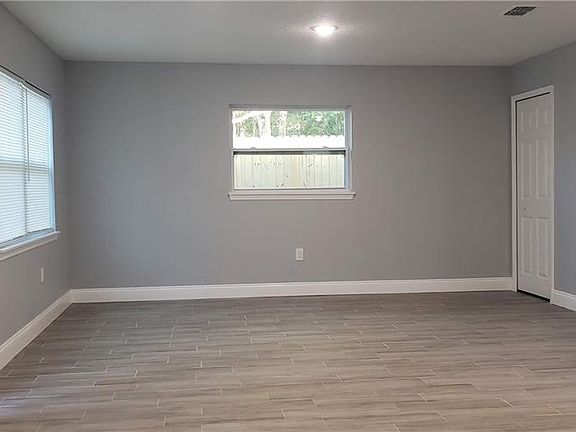 5th image of 518 W Winnemissett Ave