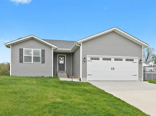 1194 Radcliffe Dr, Highland, IL 62249