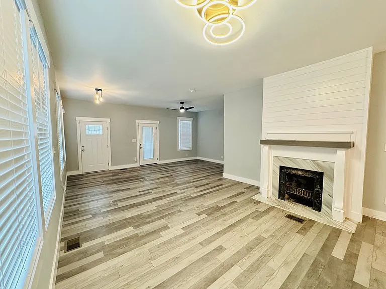 1105 E 38th St — Photo 16