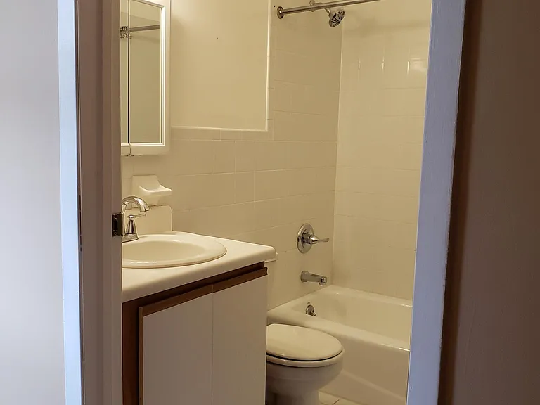 52 Main St #4 — Photo 7