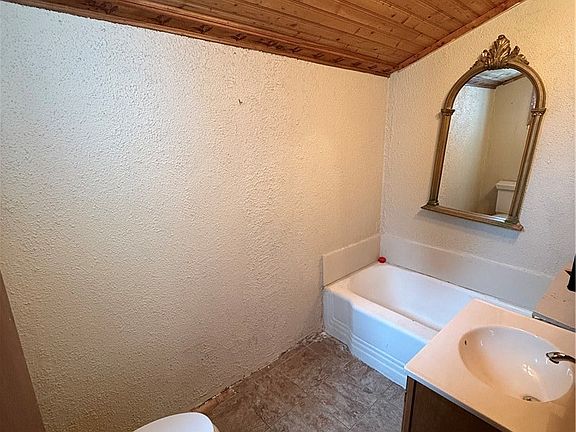 2nd image of 125 Ayers Ave