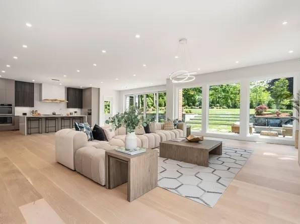 162 Newtonville Ave, Newton, MA 02458