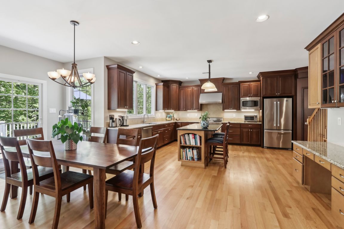 Meadow Brook Ct-1305-020.jpg