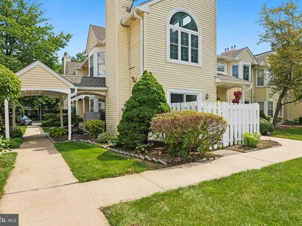 70 Mill Run W #70, Hightstown, NJ 08520