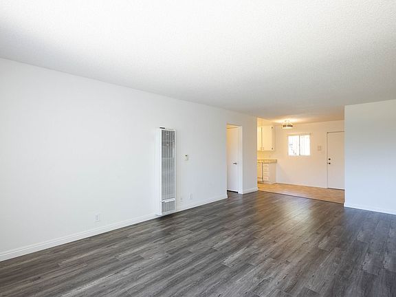 3rd image of 1471 N Fair Oaks Ave APT 5