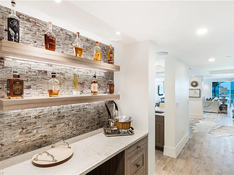 3377 Gulf Shore Blvd N #1B — Photo 15
