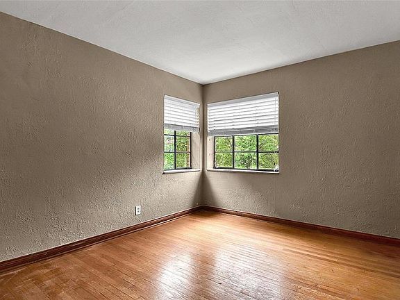 3rd image of 5048 Oleatha Ave Floor 1