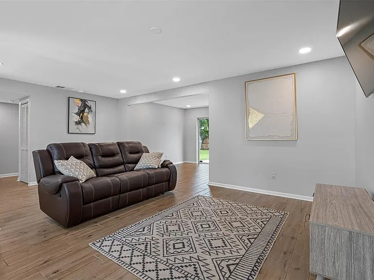 5104 W Cleveland St — Photo 15