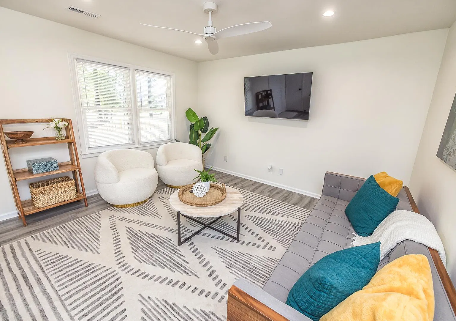 2 bed, 1000 sqft, $2,200 — Photo 3