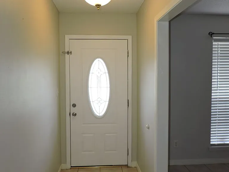 7834 Charter Oaks Dr — Photo 2