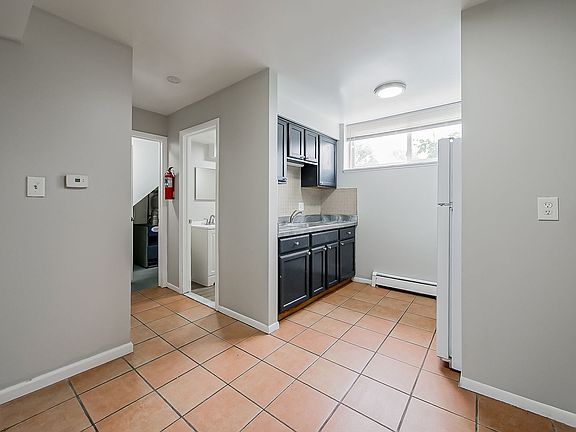 4th image of 132 Huronview Ct