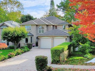 35 La Rush Dr, Toronto, ON M9P 1S8
