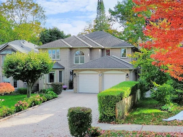 35 La Rush Dr, Toronto, ON M9P 1S8