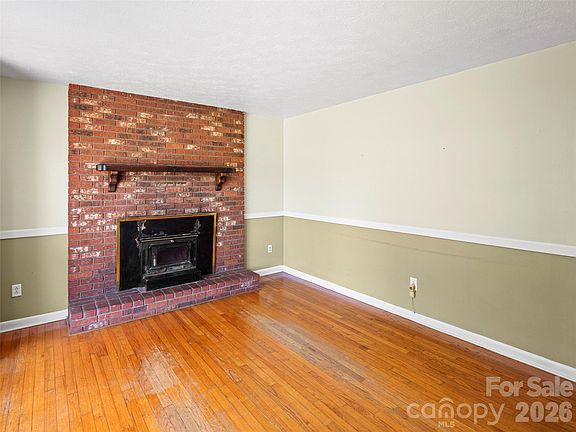 5th image of 32 Hillendale Rd