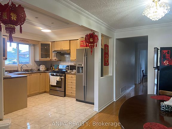 3rd image of 58 Kitchener Rd #2