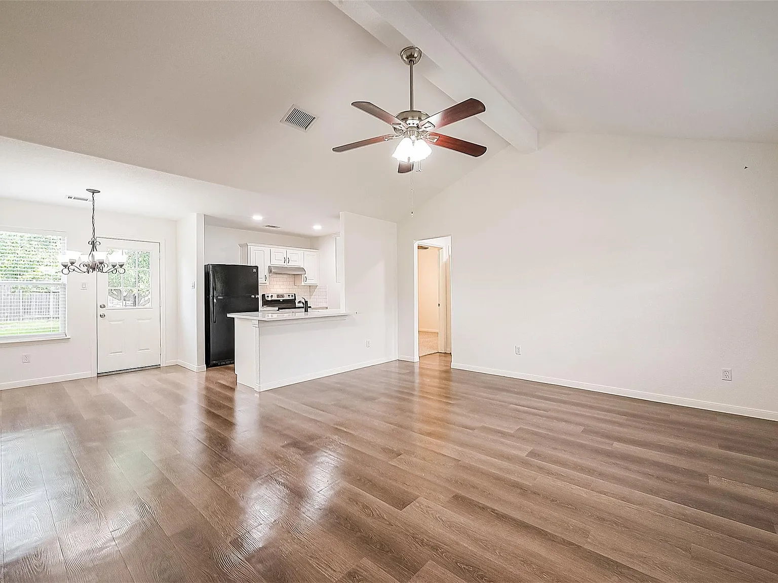 3 bed, 2.0 bath, 1134 sqft, $1,900 — Photo 4