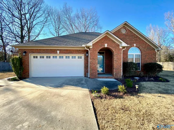 57 Madison Ln, Decatur, AL 35603