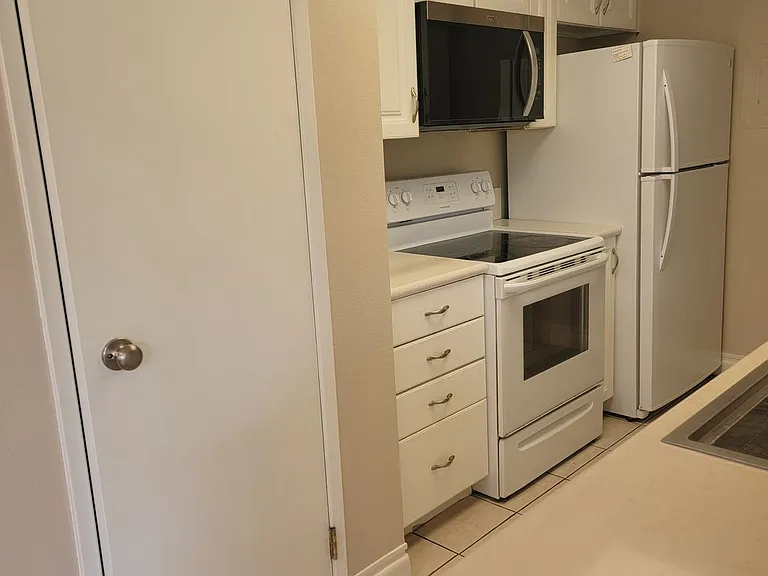 1180 Portola Rd — Photo 4