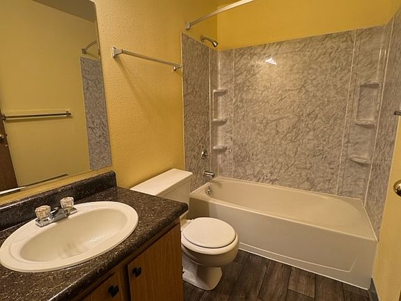 4th image of 7649 Merastone Ln NE