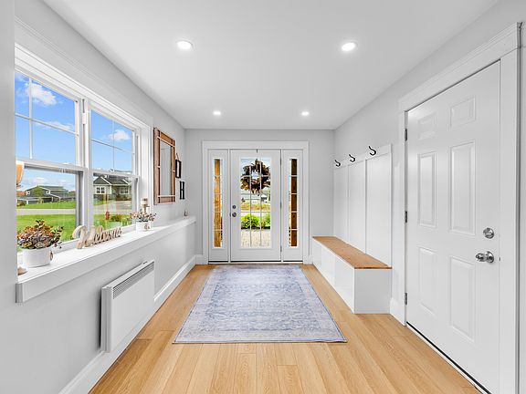 3rd image of 94 Waters Edge Ln