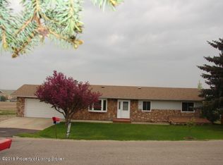 1417 14th St SW, Dickinson, ND 58601
