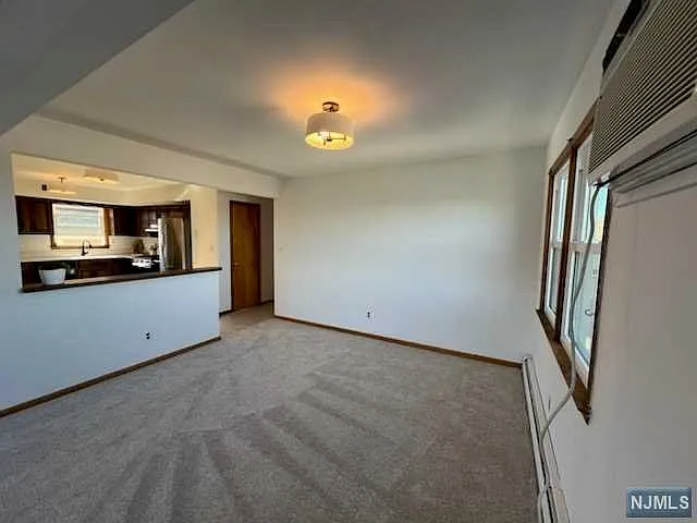 Dining room 
Newly carpeted & painted
open floor plan