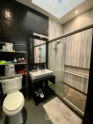 Rented by R New York | media 9