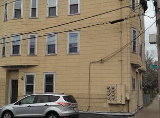 86 Mammoth Rd, Lowell, MA 01854