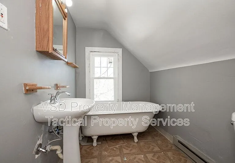 14717 Milverton Rd #UP — Photo 6