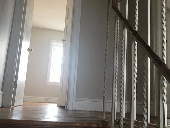 3rd image of 7342 Buist Ave
