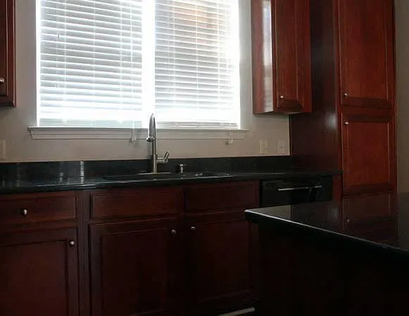 2 bed, 1000 sqft, $2,095 — Photo 4