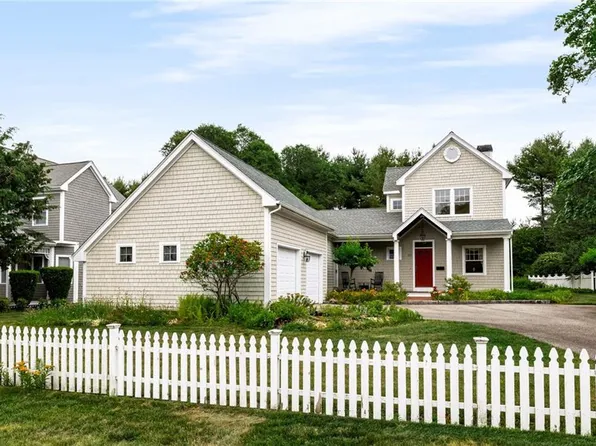 200 Wickford Point Rd, North Kingstown, RI 02852