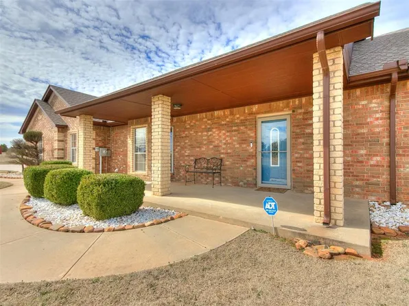 121 Eagle Lake Ln, Newcastle, OK 73065