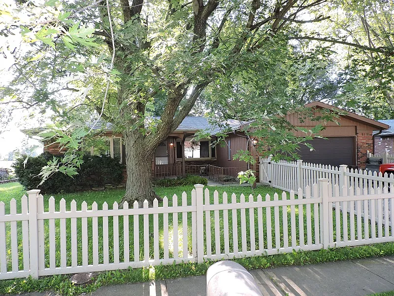 1525 N Eaton Ave photo 1